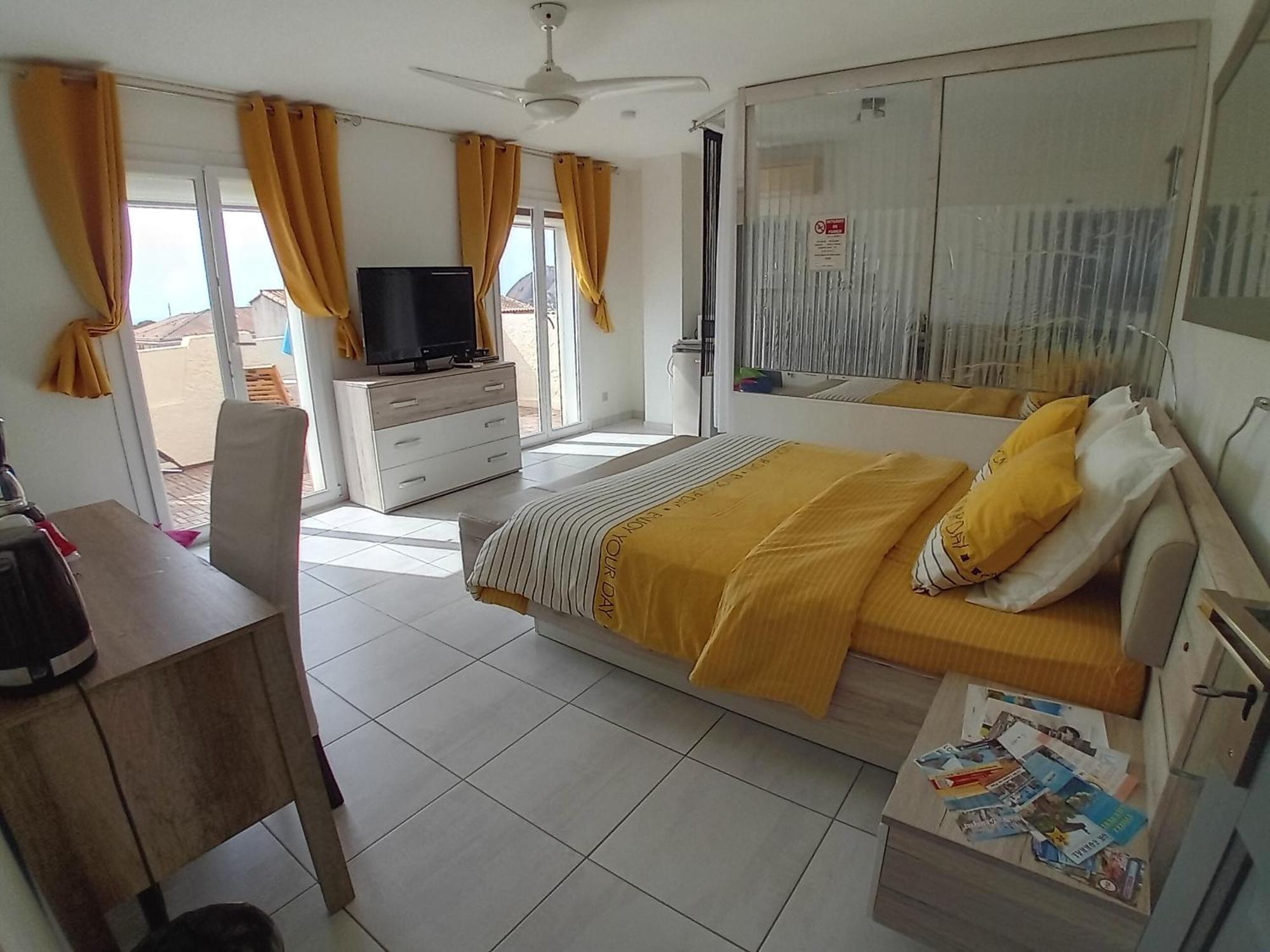 Bed and Breakfast Charmante Chambre Avec Vue Mer La Ciotat Exterior foto